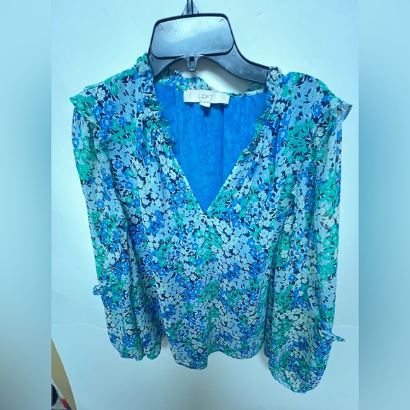 LOFT LIGHT BLUE/GREEN/BLACK FLORAL RUFFLED SLEEVES, SIZE MEDIUM V NECK - Picture 10 of 14